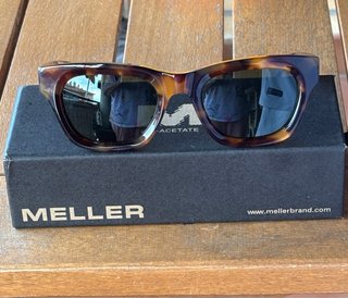 Gafas de sol Meller negras y doradas