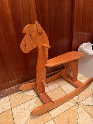 Caballito de madera para niños