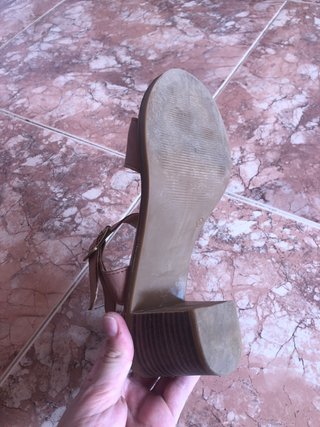 Sandalias de tacón beige y rosa