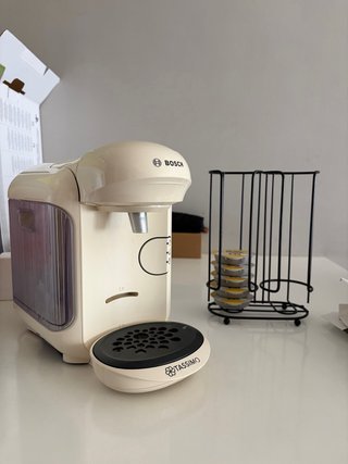 Cafetera Bosch Tassimo Vivy 2 + Soporte y cápsulas