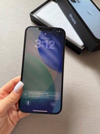 iPhone 13 Pro Max 256GB Azul con auriculares