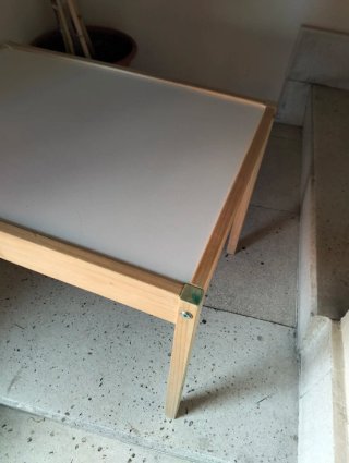 Mesa pequeña de madera