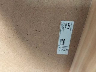 Mesa pequeña de madera