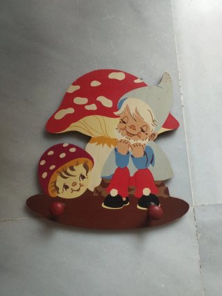 Perchero infantil madera gnomos y seta