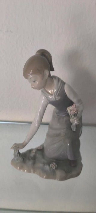 Figura Lladró Porcelana Niña Flores