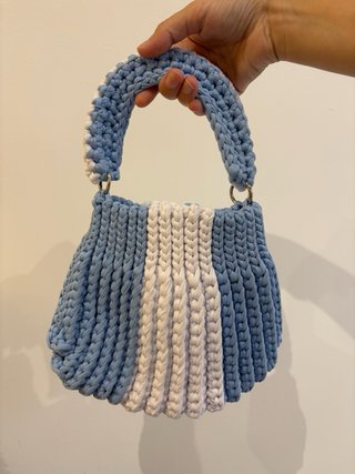 Bolso crochet trapillo hecho a mano azul y blanco