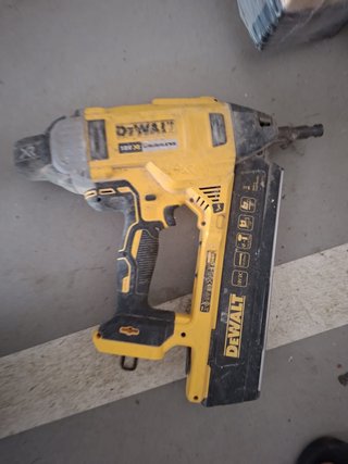 Pistola Clavadora DeWalt 18V XR vendo