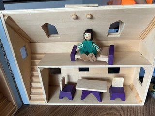 Melissa & Doug Casita Muñecas Plegable