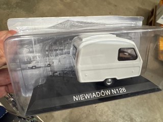 Remolque caravana N126 1/43