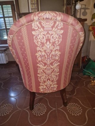 Sillón tapizado estilo clásico