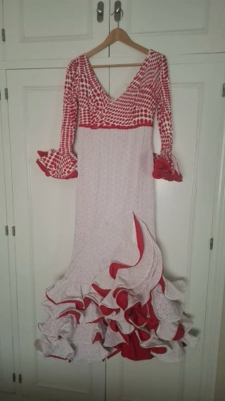 Traje de flamenca blanco y rojo