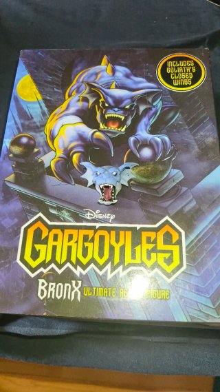 Cajas NECA Gargoyles y Dinosaurios