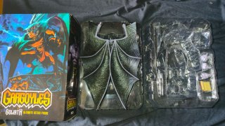 Cajas NECA Gargoyles y Dinosaurios
