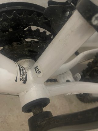 Bicicleta blanca y rosa de niños