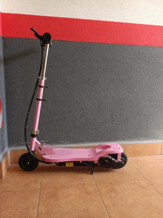 Monopatín Eléctrico Rosa