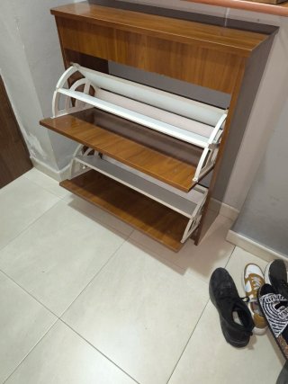 Zapateros de madera y plástico