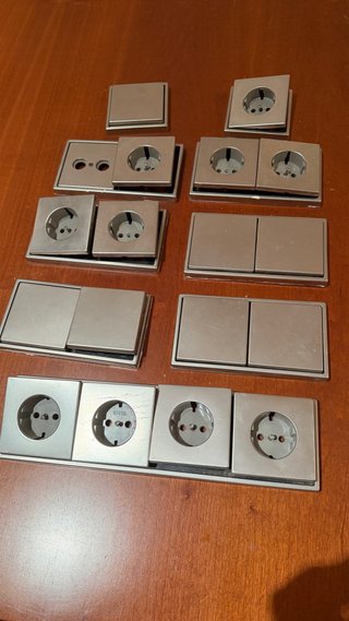 Set de Interruptores y Enchufes Jung Aluminio