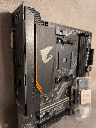 Pack B550M Gigabyte Aorus Elite + Ryzen 7 5700x