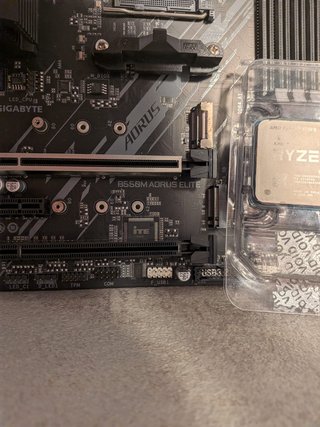 Pack B550M Gigabyte Aorus Elite + Ryzen 7 5700x