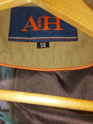 Chaqueta Beige con Cremallera