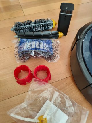 Roomba 695 con repuestos y pared virtual
