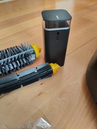 Roomba 695 con repuestos y pared virtual