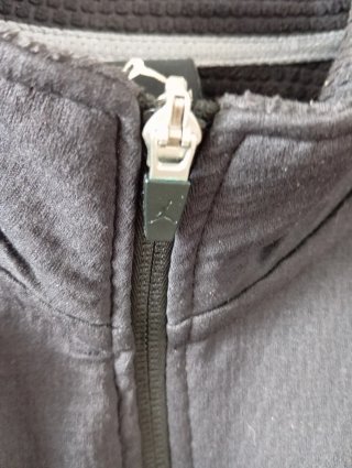 Chaqueta Jordan Negra con Cremallera