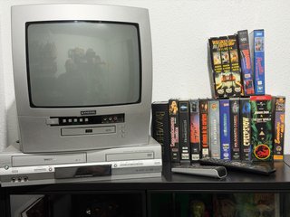 TV Toshiba + DVD + VHS + Películas