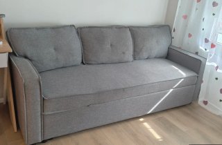 Sofá cama gris de tela