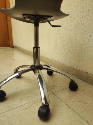 Silla de oficina con ruedas