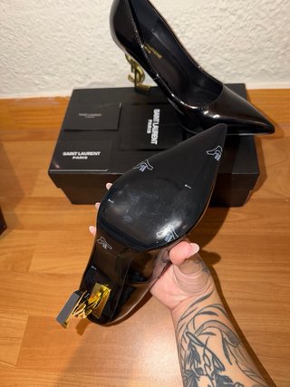 TACONES YSL NEGROS CERRADOS