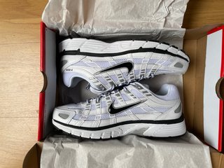 Nike P 6000 Talla 42 Plata y Blanco