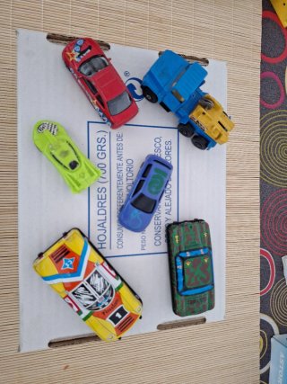 Lote 6 coches de plástico y metal