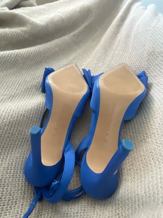 Tacones azules con lazo