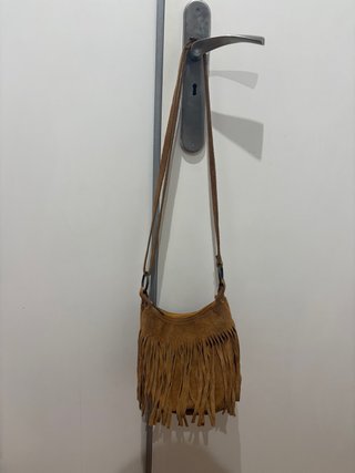 Bolso de piel vuelta con flecos