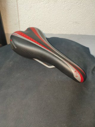 Sillínes de Bicicleta Negro y Rojo
