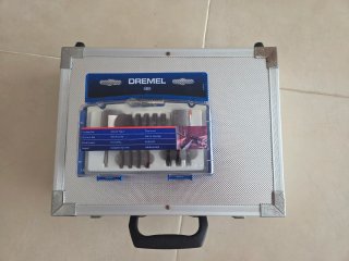 Multiherramienta tipo Dremel con accesorios