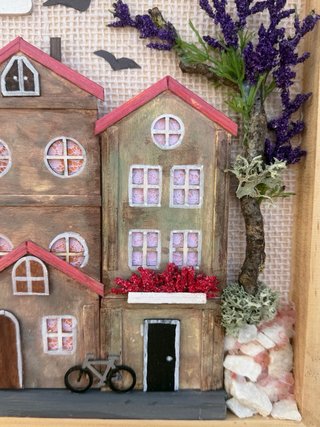 Cuadro Artesanal con casas de Madera. Cuelgallaves