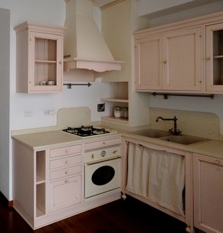 Cucina country Smeg vintage rosa e beige