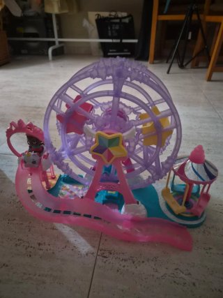 Noria y coche de juguete
