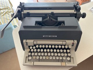 Máquina de escribir Olivetti Linea 98