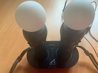 2 Mandos PlayStation Move con Base de Carga