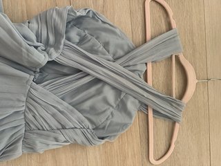 Vestido Ligero con Vuelo y Escote en Espalda