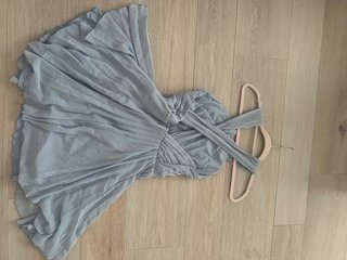 Vestido Ligero con Vuelo y Escote en Espalda