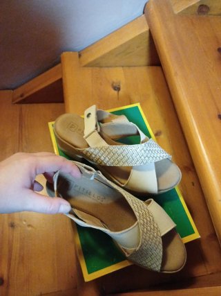 Sandalias Pitillos tacón blanco y dorado