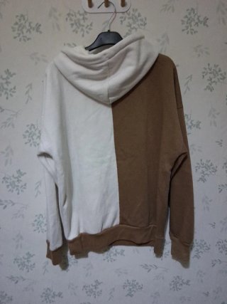 Sudadera bicolor marrón y blanca
