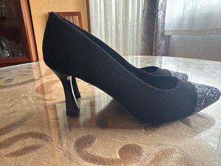 Zapatos de tacón negros con brillos