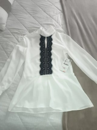 Camisa de vestir blanca Zara color blanco roto .