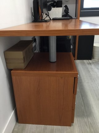Scrivania con Libreria Integrata