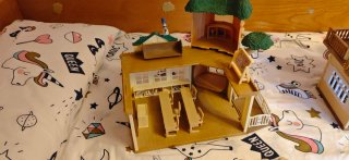 Set Sylvanian Families: Casa, Colegio y Tío Vivo